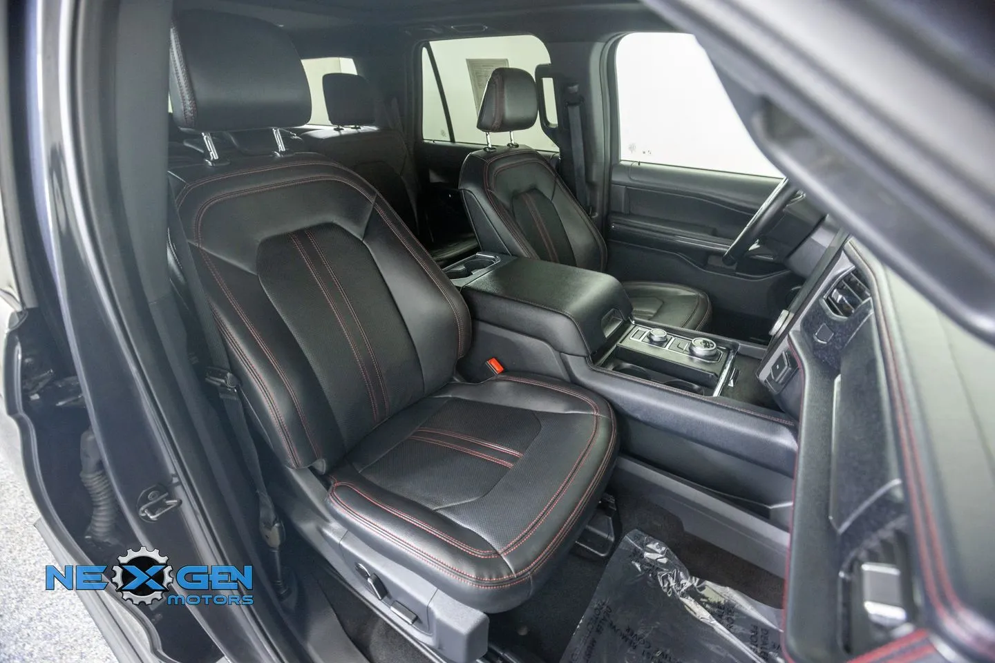 Ford Expedition MAX photo 9