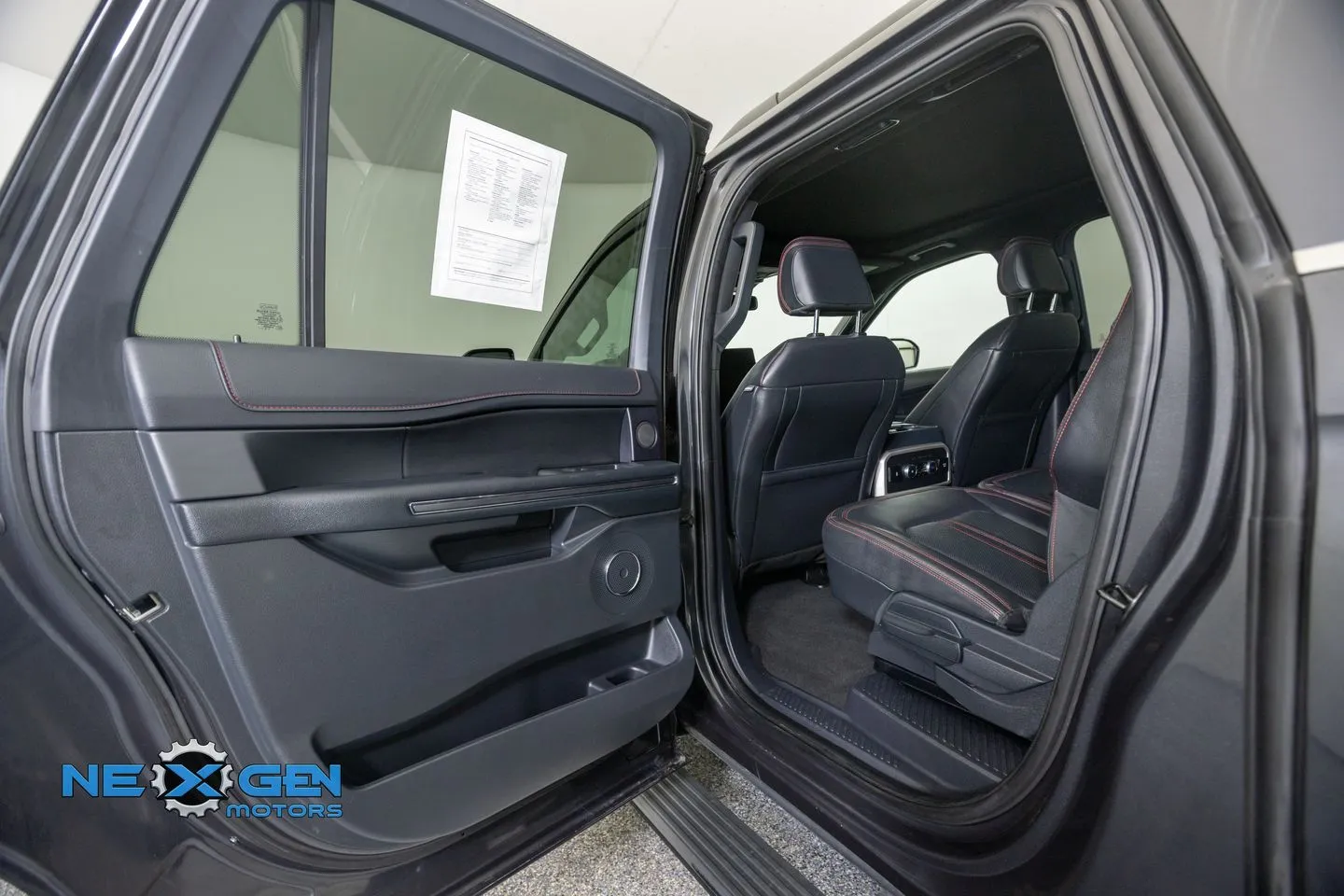 Ford Expedition MAX photo 28