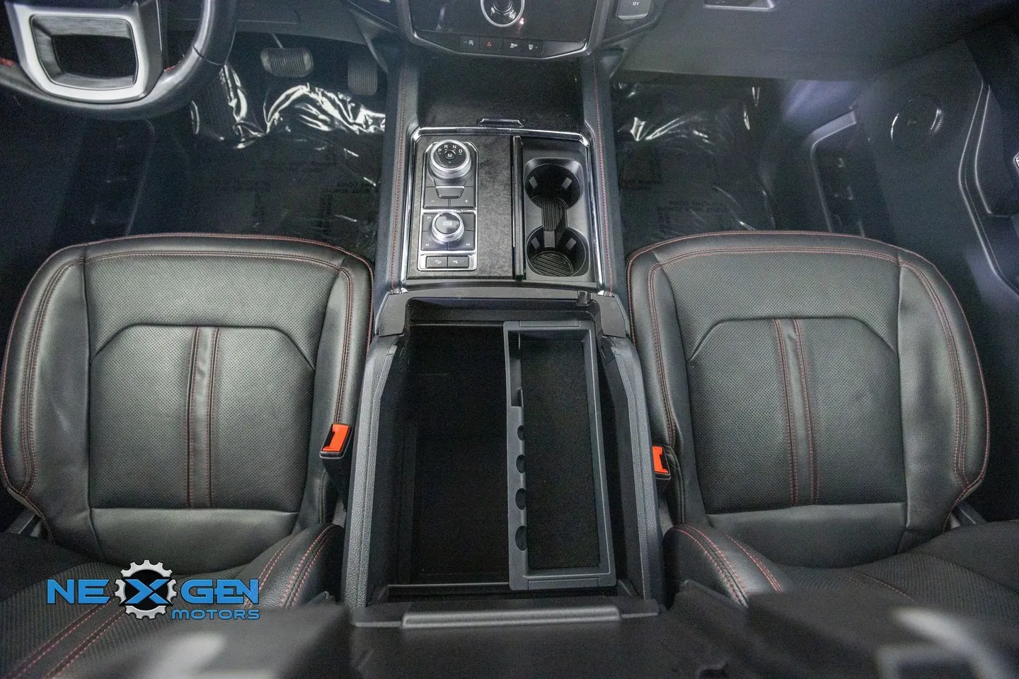 Ford Expedition MAX photo 4