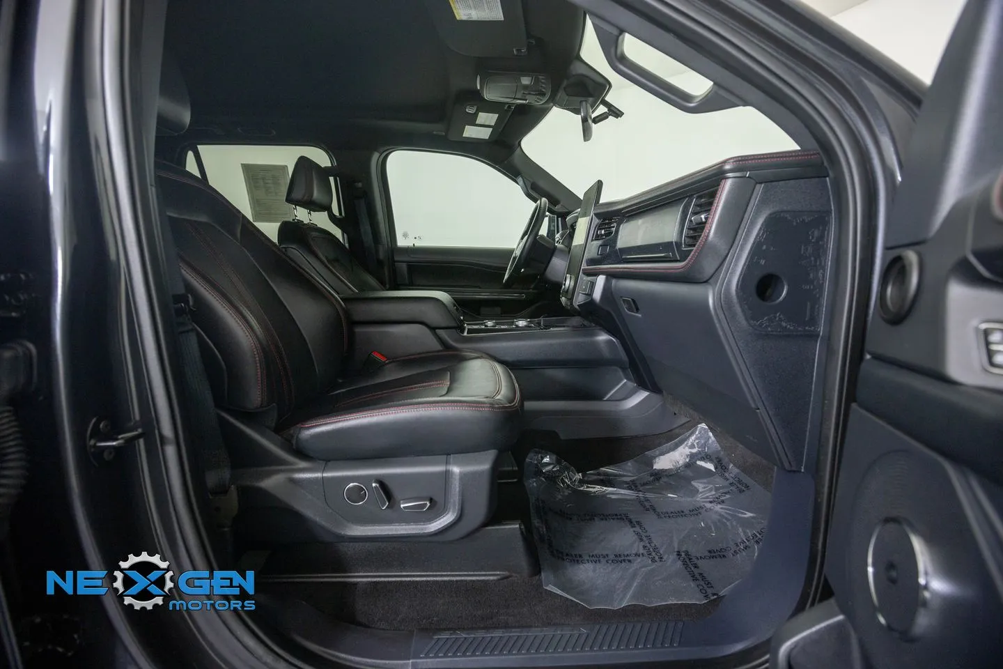 Ford Expedition MAX photo 7