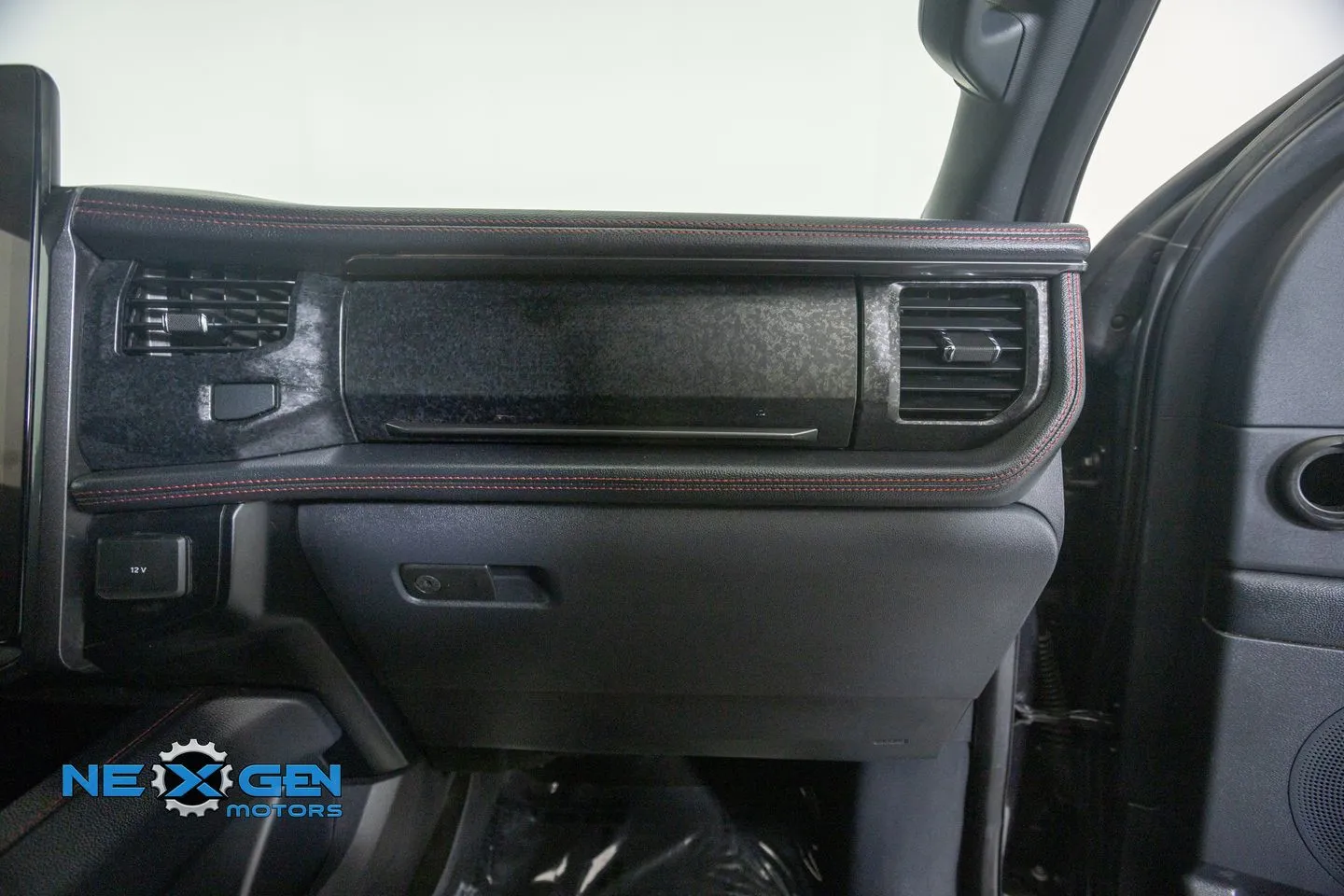 Ford Expedition MAX photo 8