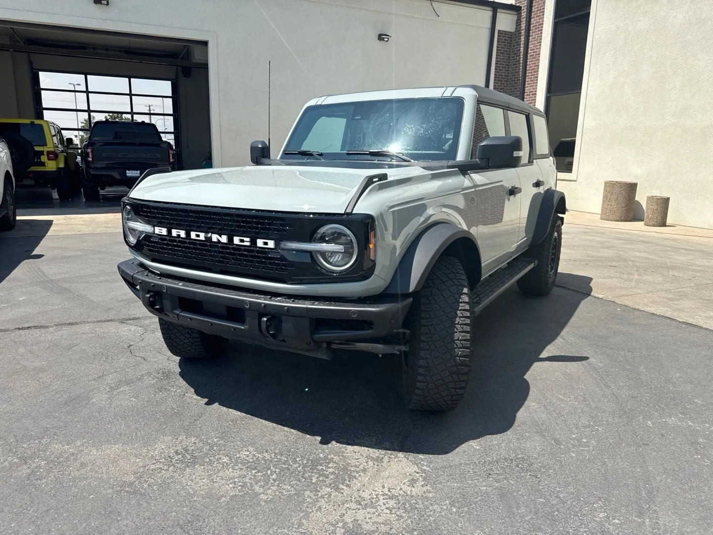 Ford Bronco photo 4