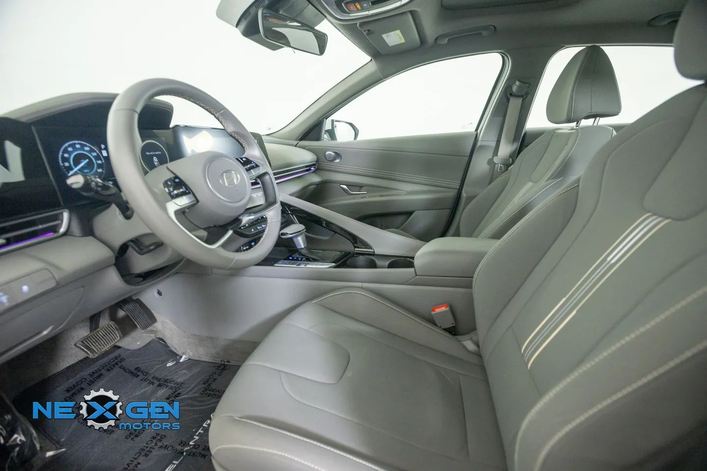 Hyundai Elantra photo 11