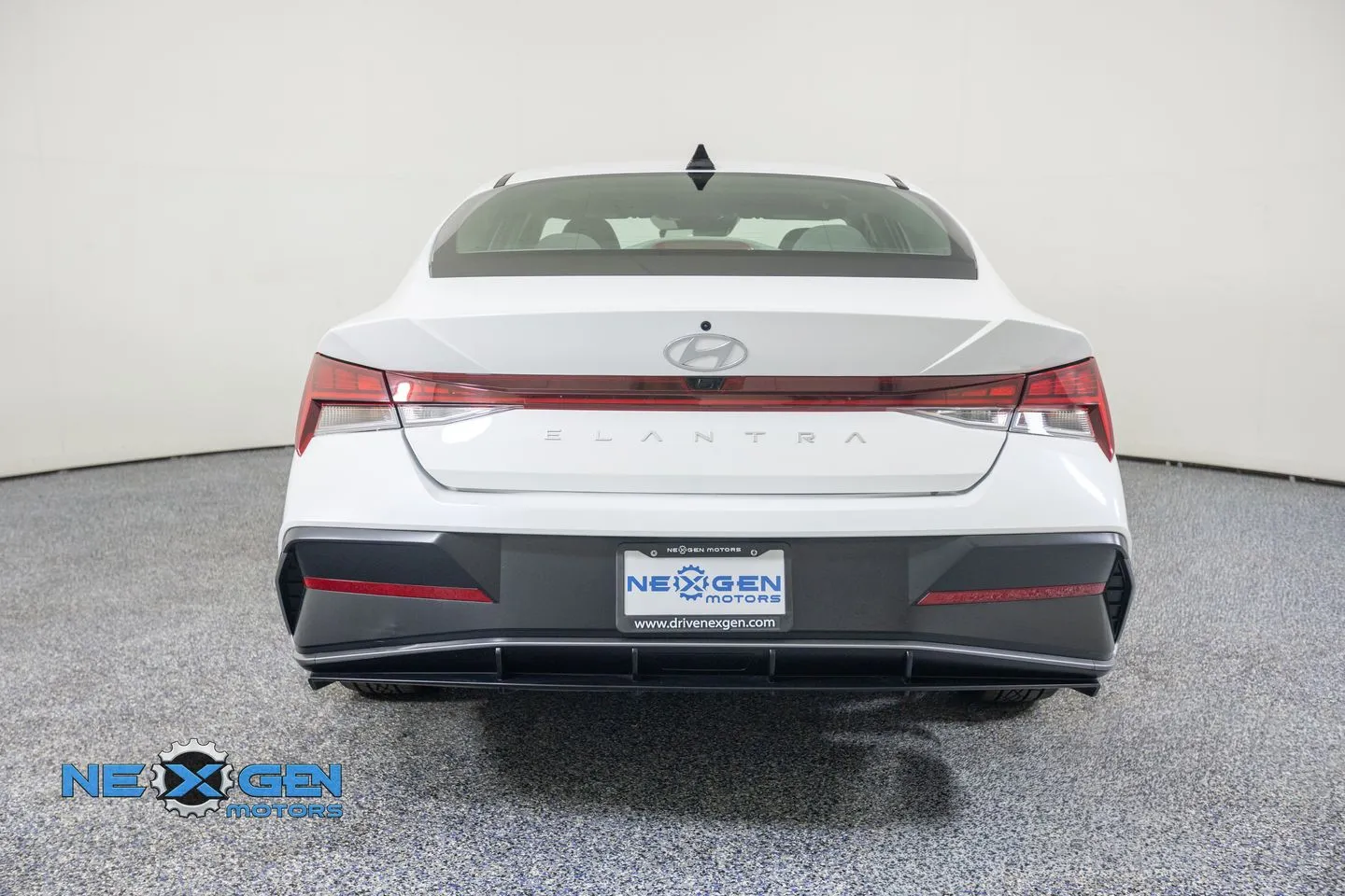 Hyundai Elantra photo 7