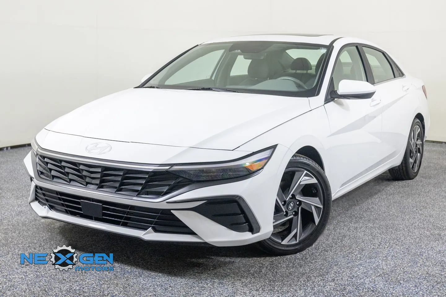 Hyundai Elantra photo 4