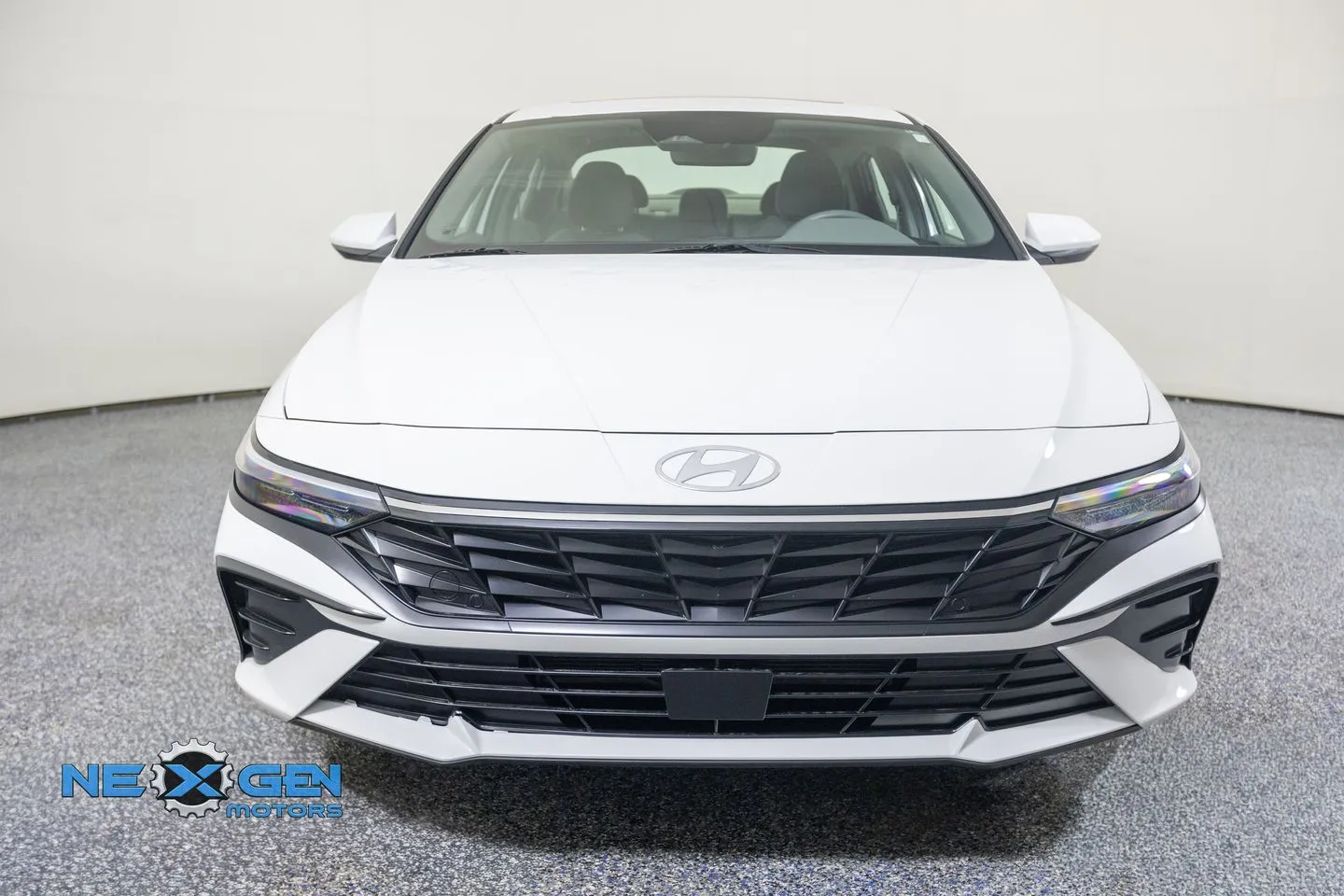 Hyundai Elantra photo 3