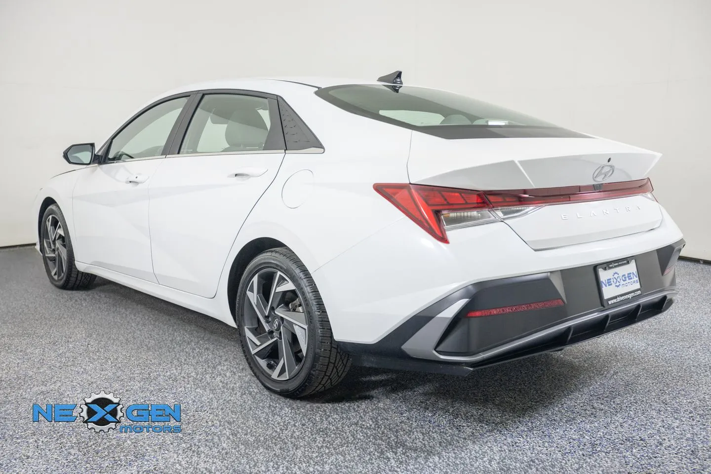 Hyundai Elantra photo 6