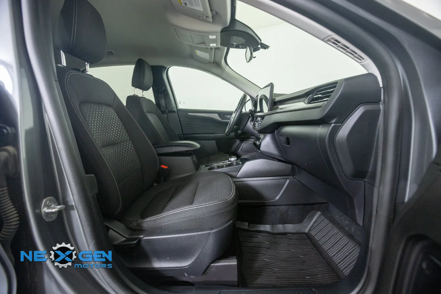 Ford Escape photo 8
