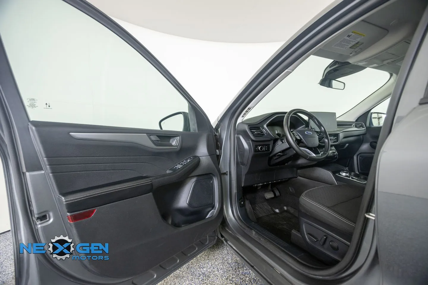 Ford Escape photo 12