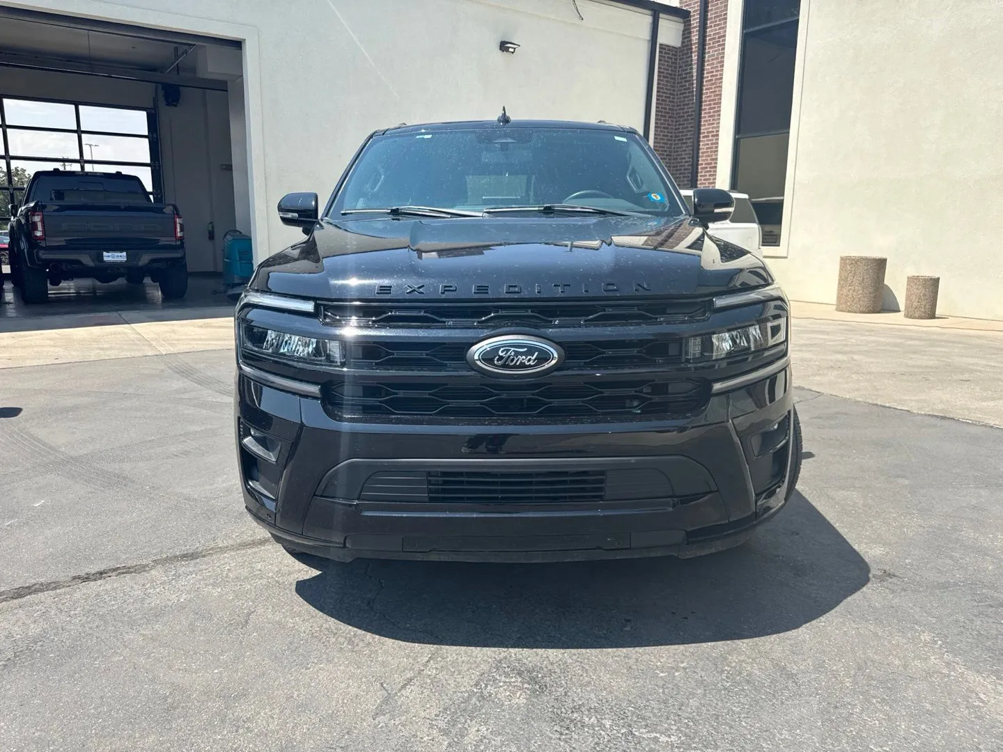 Ford Expedition photo 3