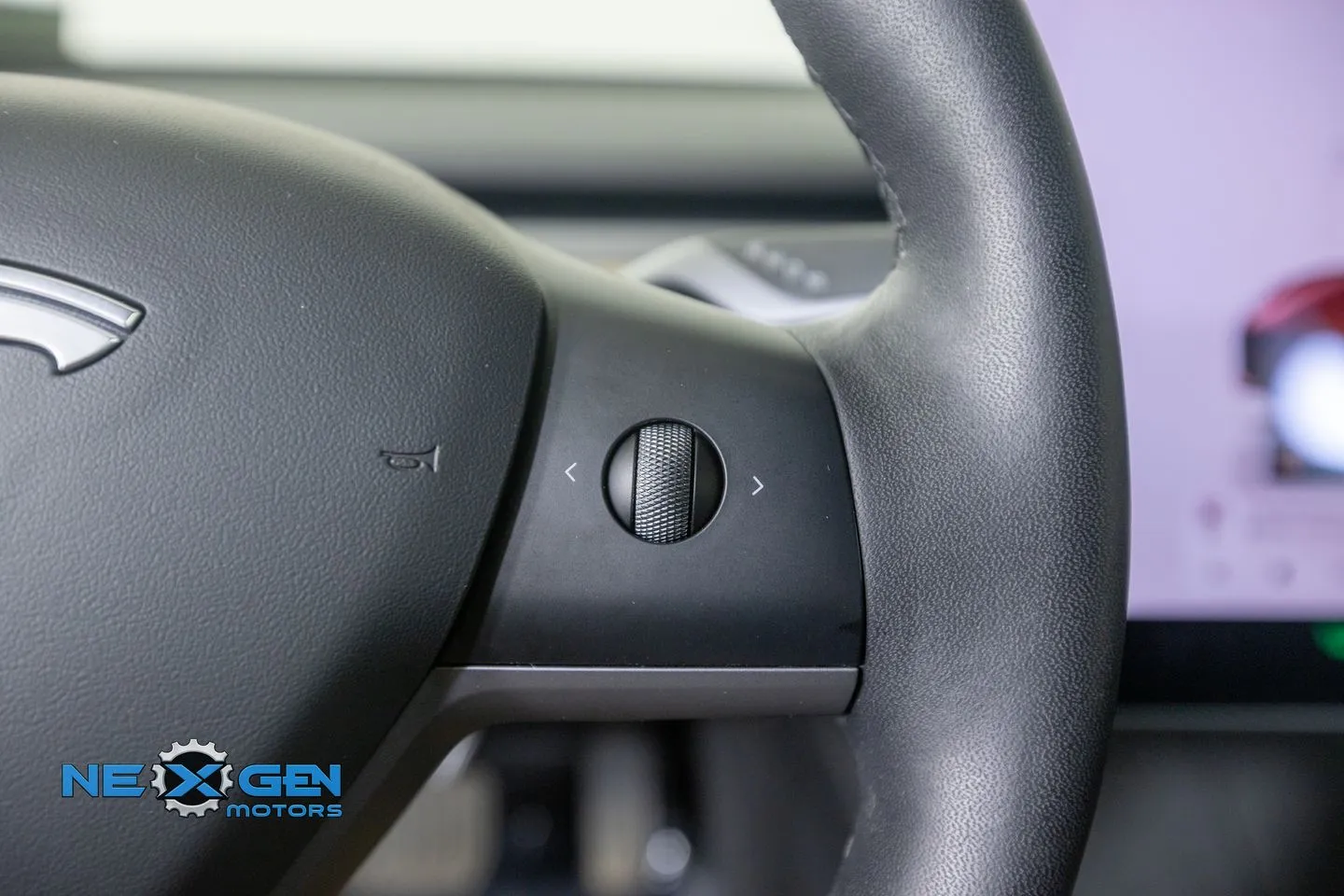 Tesla Model 3 photo 17
