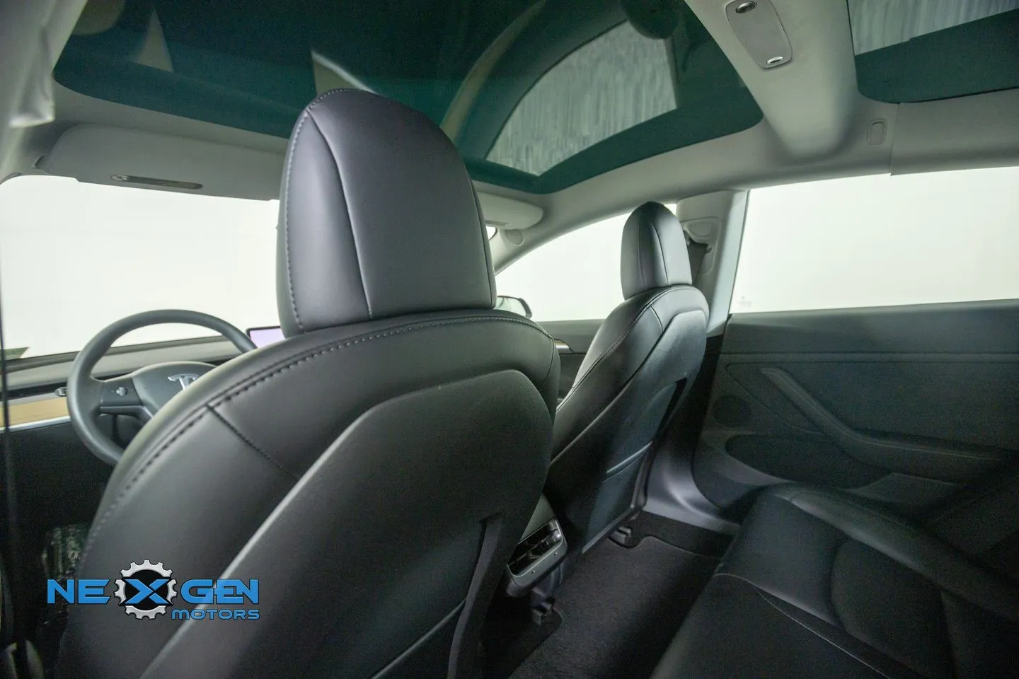 Tesla Model 3 photo 30