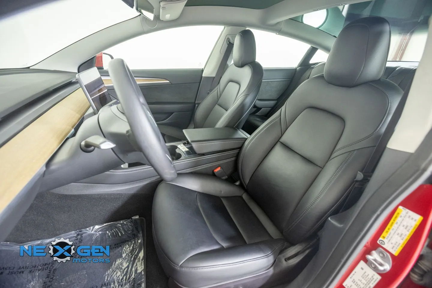 Tesla Model 3 photo 26