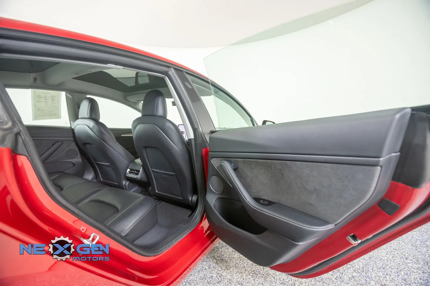 Tesla Model 3 photo 38