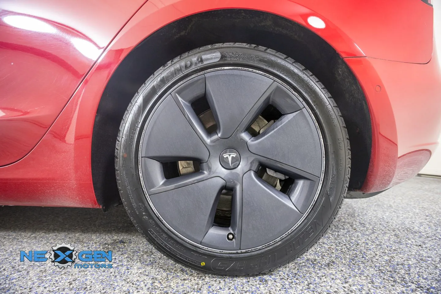 Tesla Model 3 photo 45