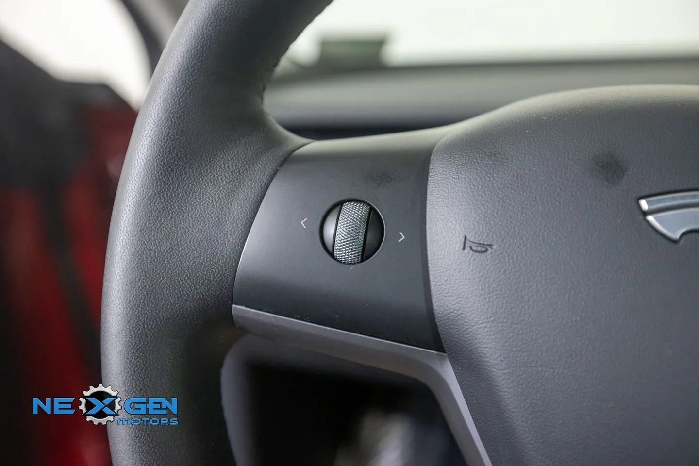 Tesla Model 3 photo 16
