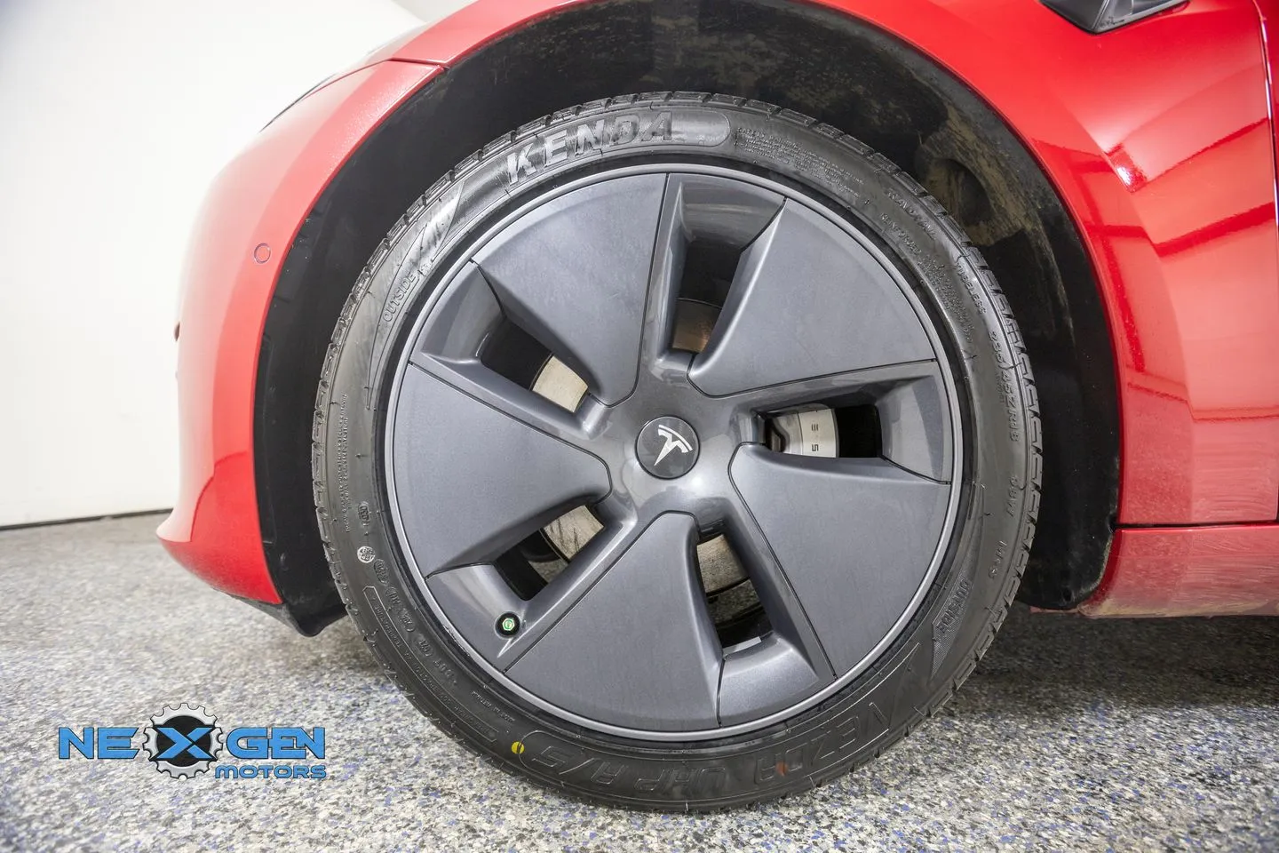 Tesla Model 3 photo 46
