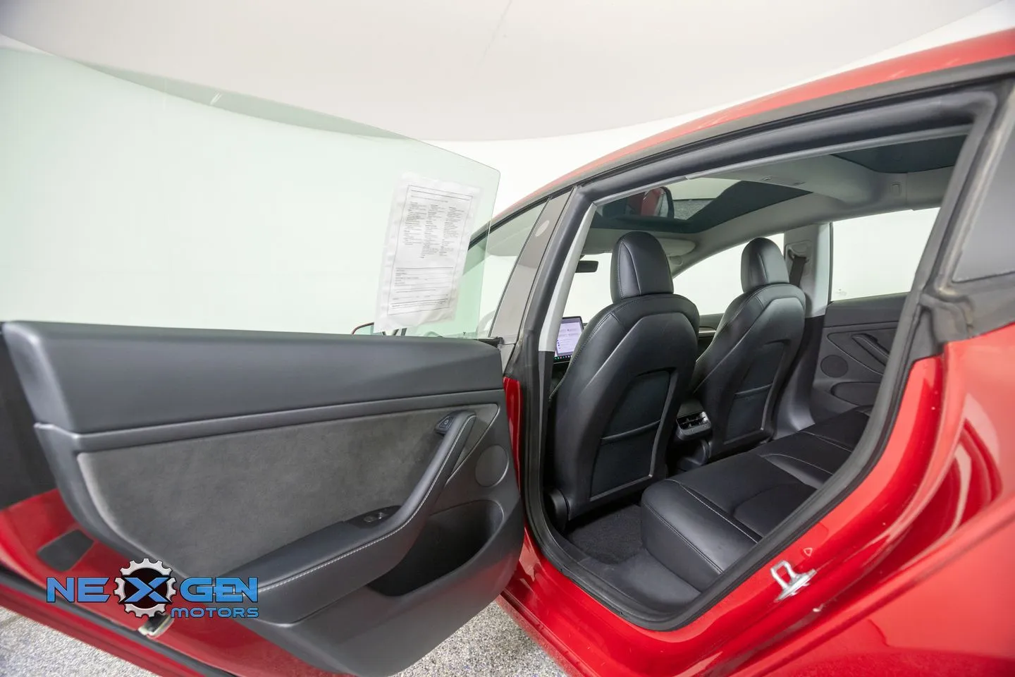 Tesla Model 3 photo 29
