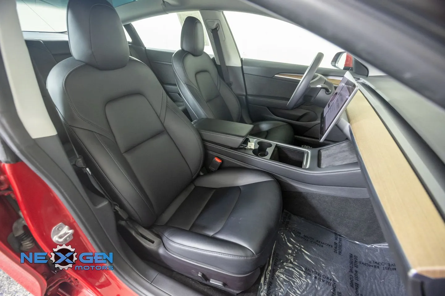 Tesla Model 3 photo 10