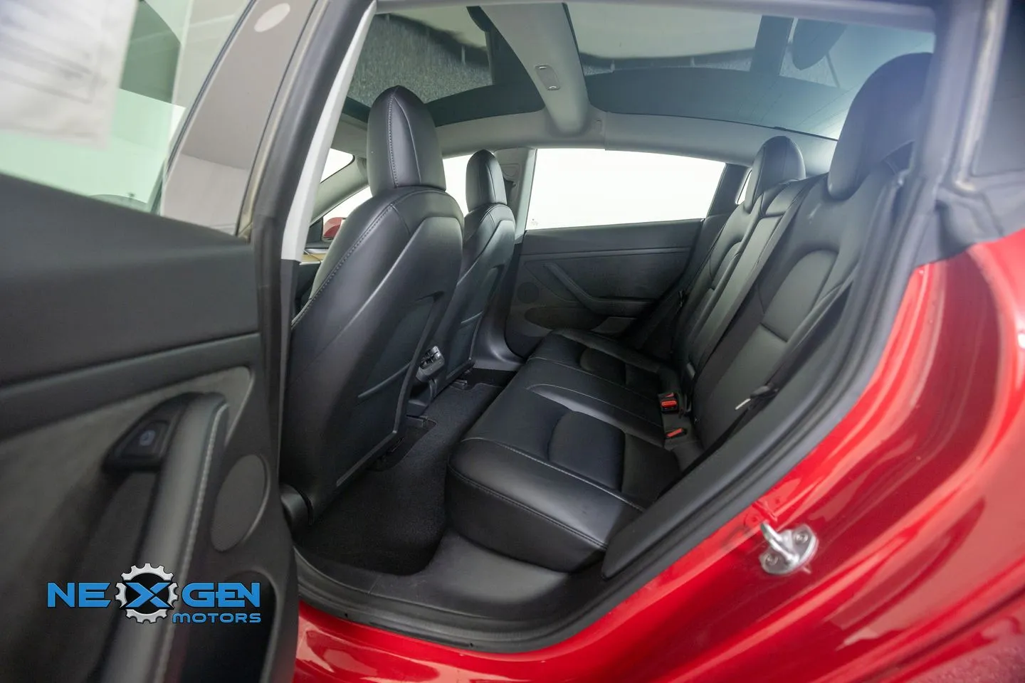 Tesla Model 3 photo 31
