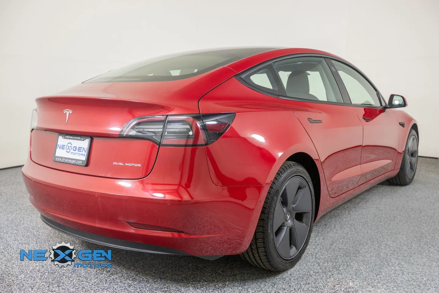 Tesla Model 3 photo 36