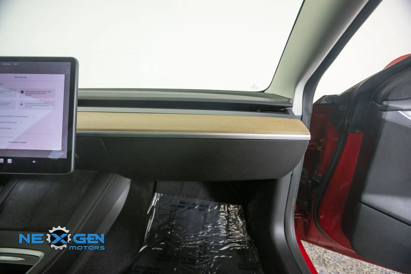 Tesla Model 3 photo 9