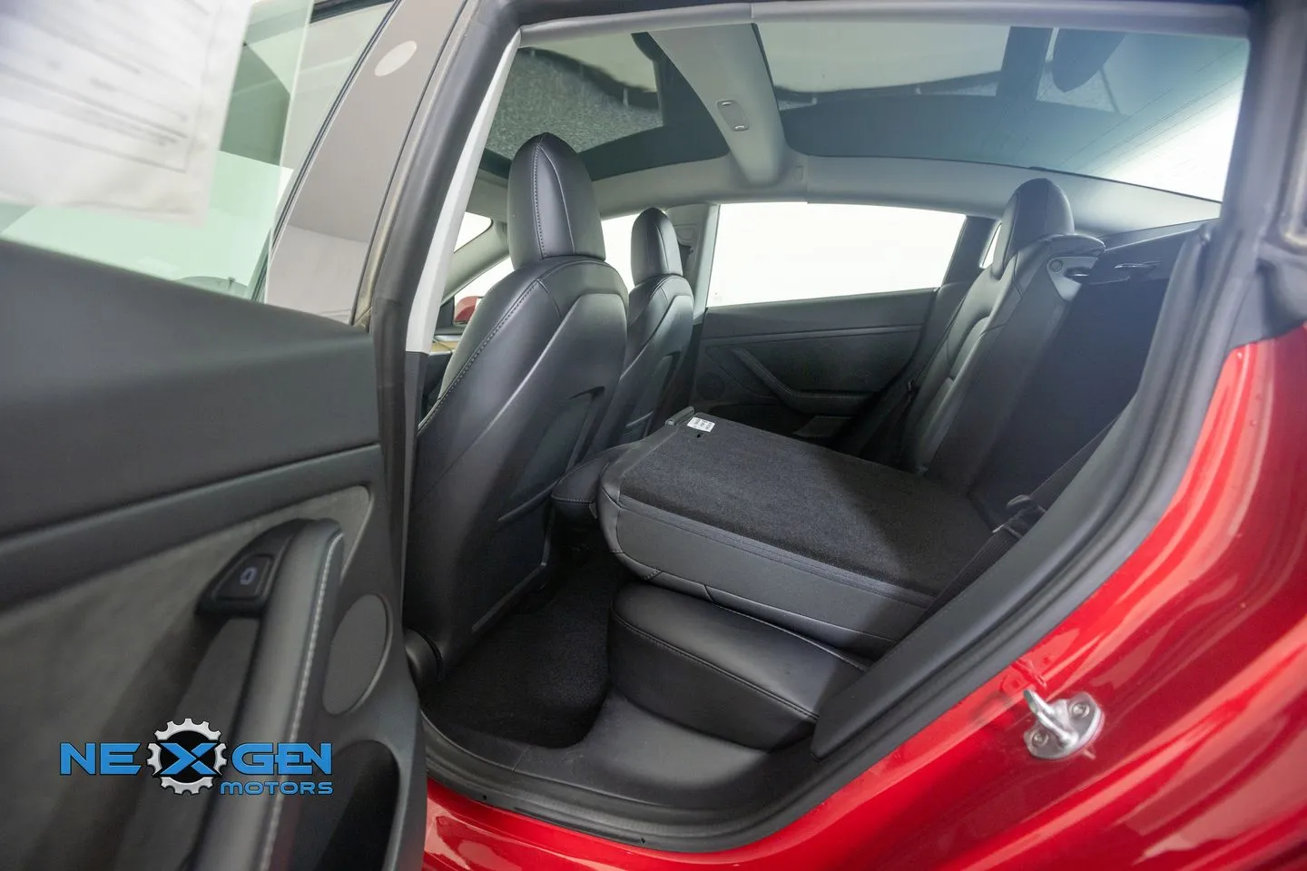 Tesla Model 3 photo 32