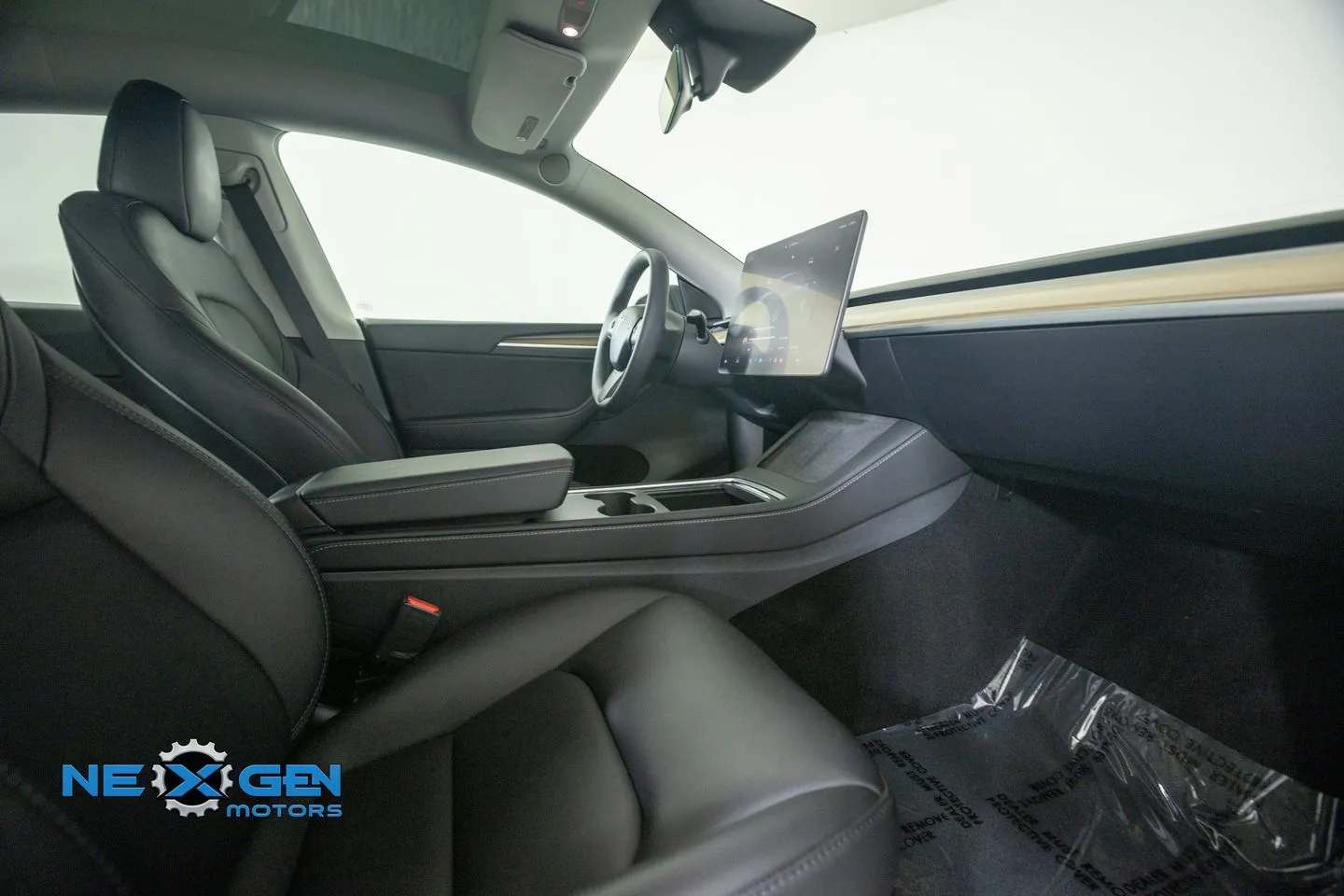 Tesla Model Y photo 39