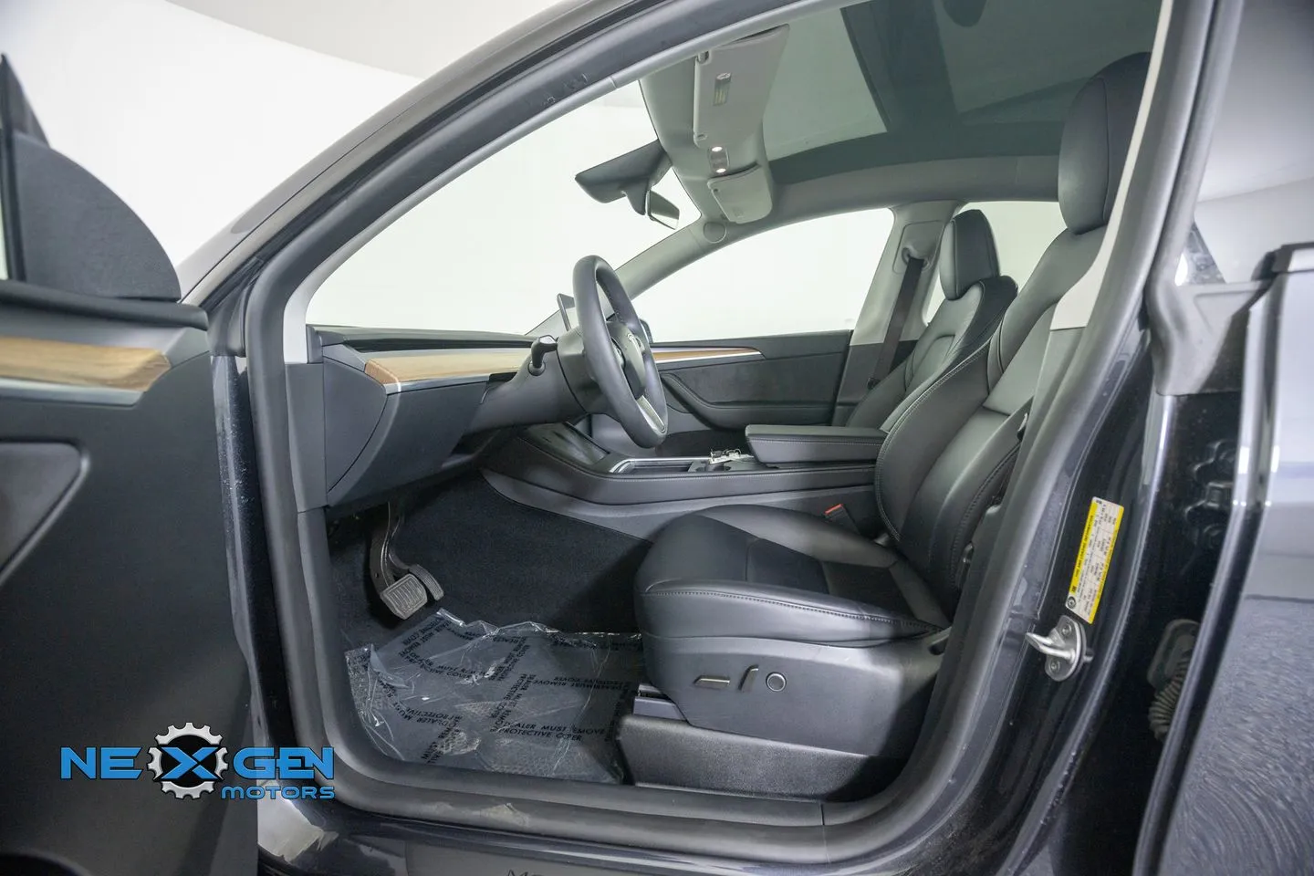 Tesla Model Y photo 12