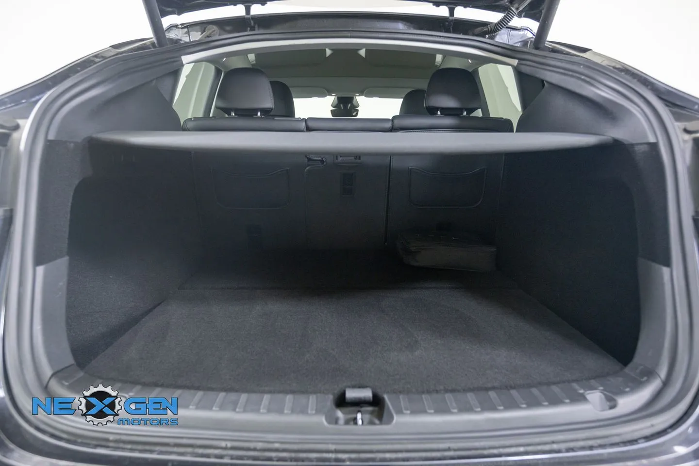 Tesla Model Y photo 32