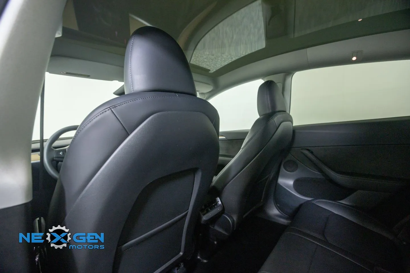 Tesla Model Y photo 26