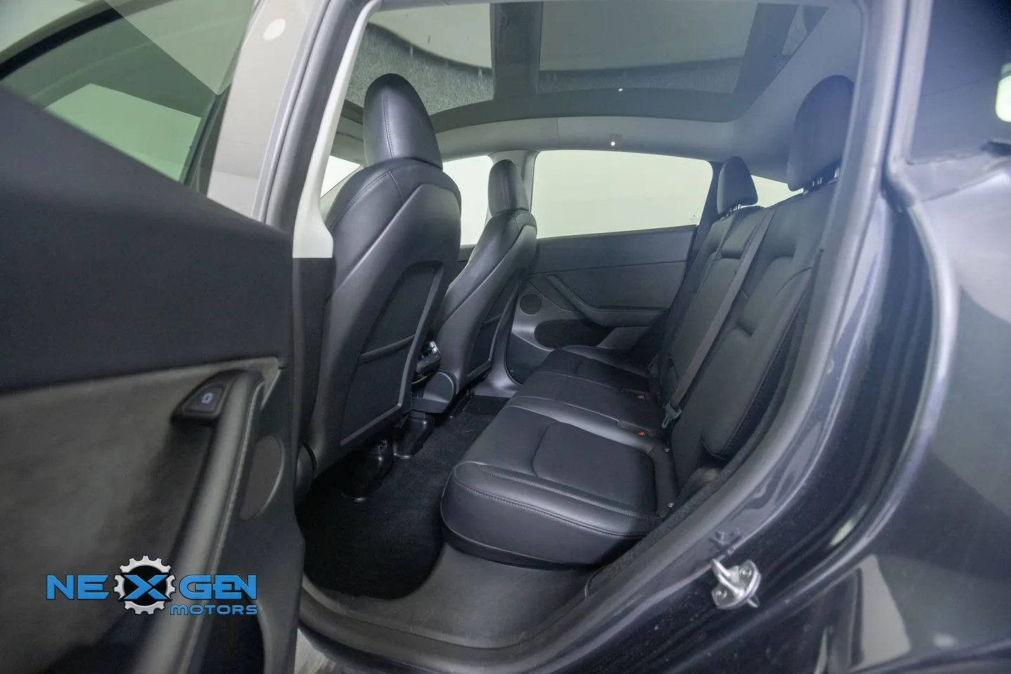 Tesla Model Y photo 27