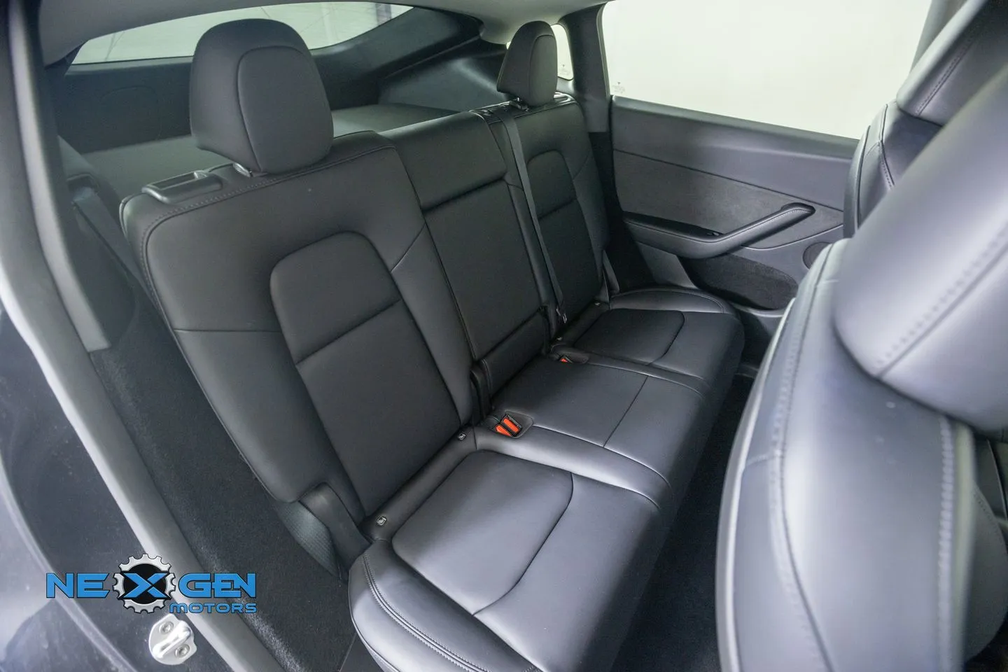 Tesla Model Y photo 37