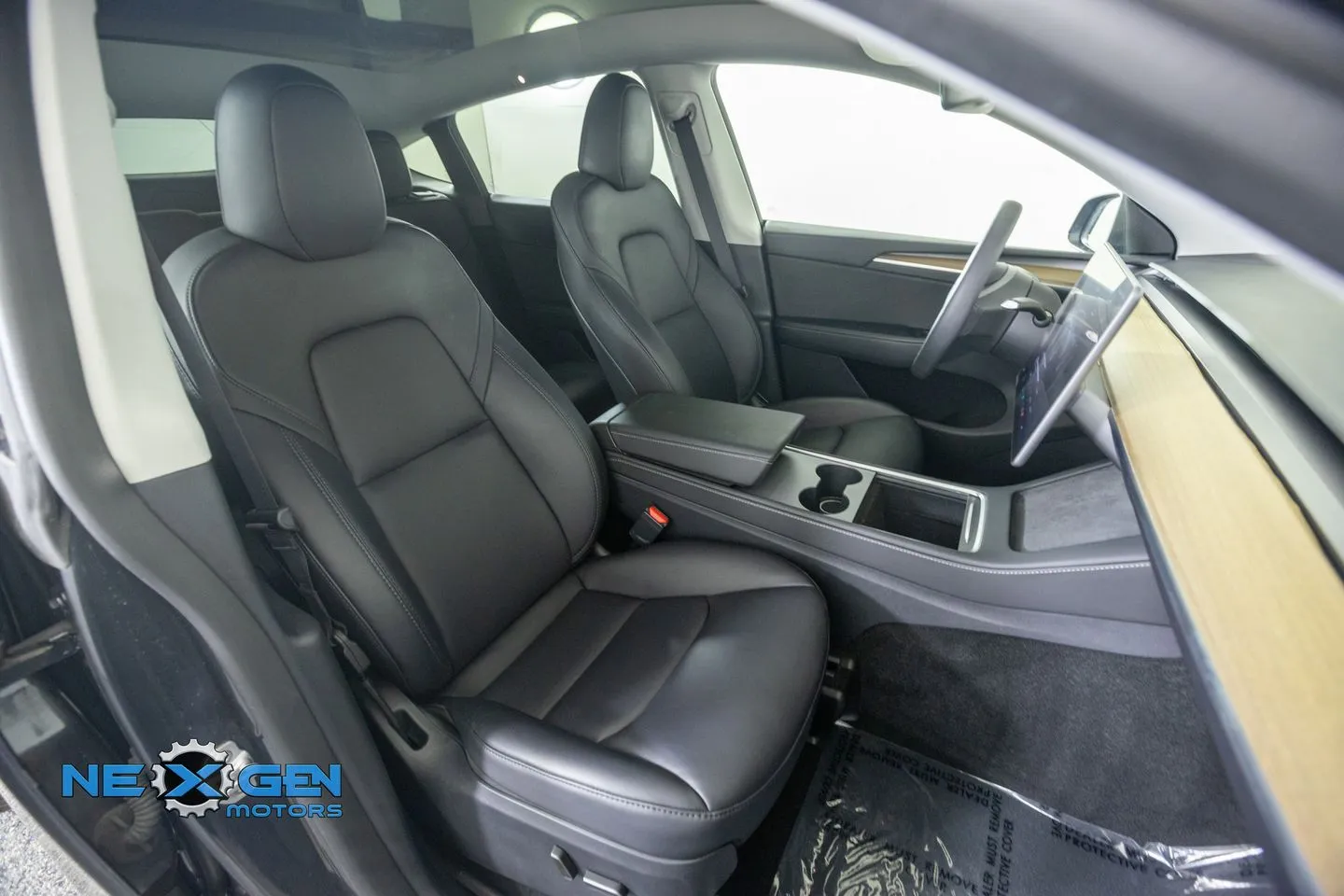 Tesla Model Y photo 42