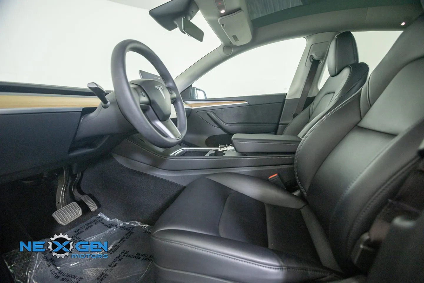 Tesla Model Y photo 11