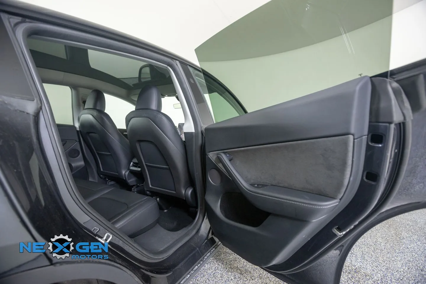 Tesla Model Y photo 33