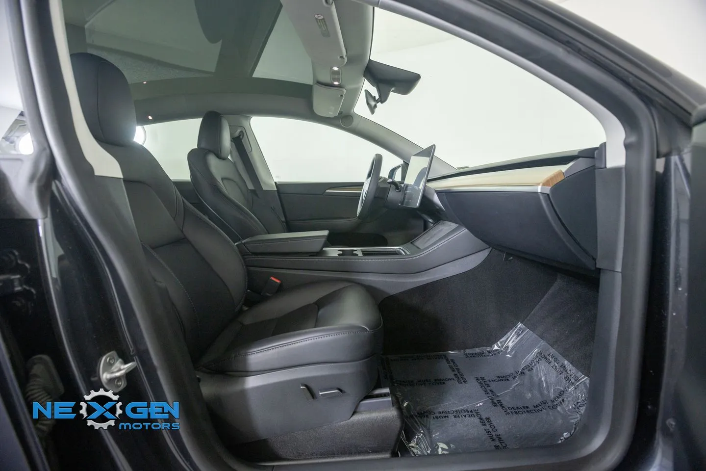 Tesla Model Y photo 40
