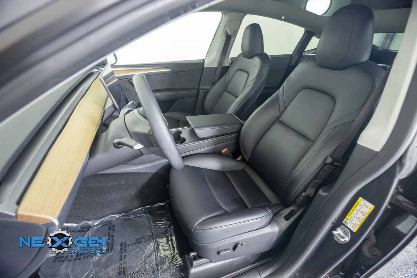 Tesla Model Y photo 24