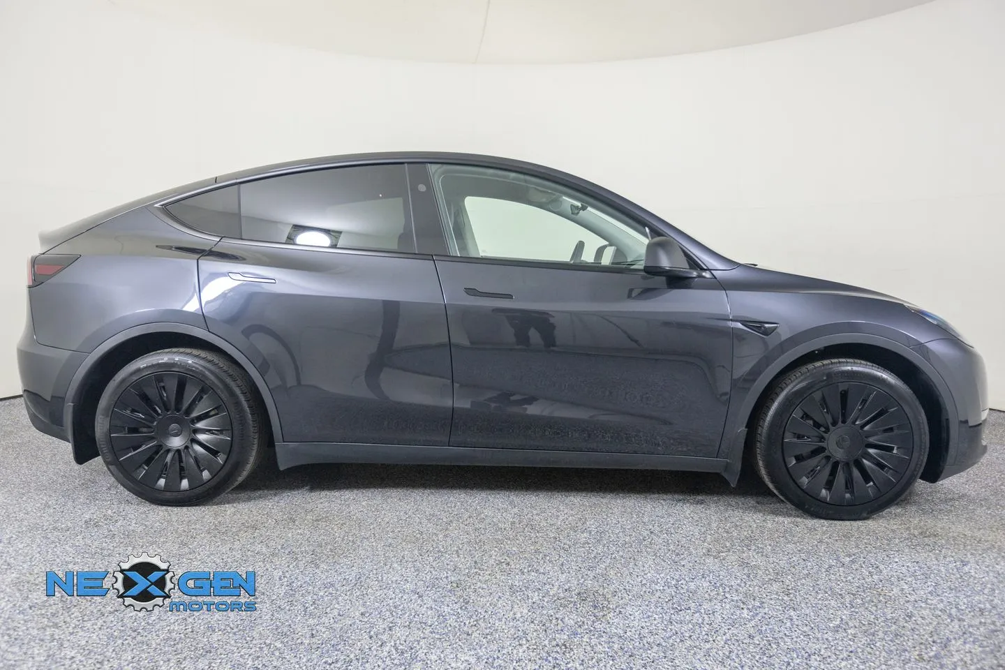 Tesla Model Y photo 9