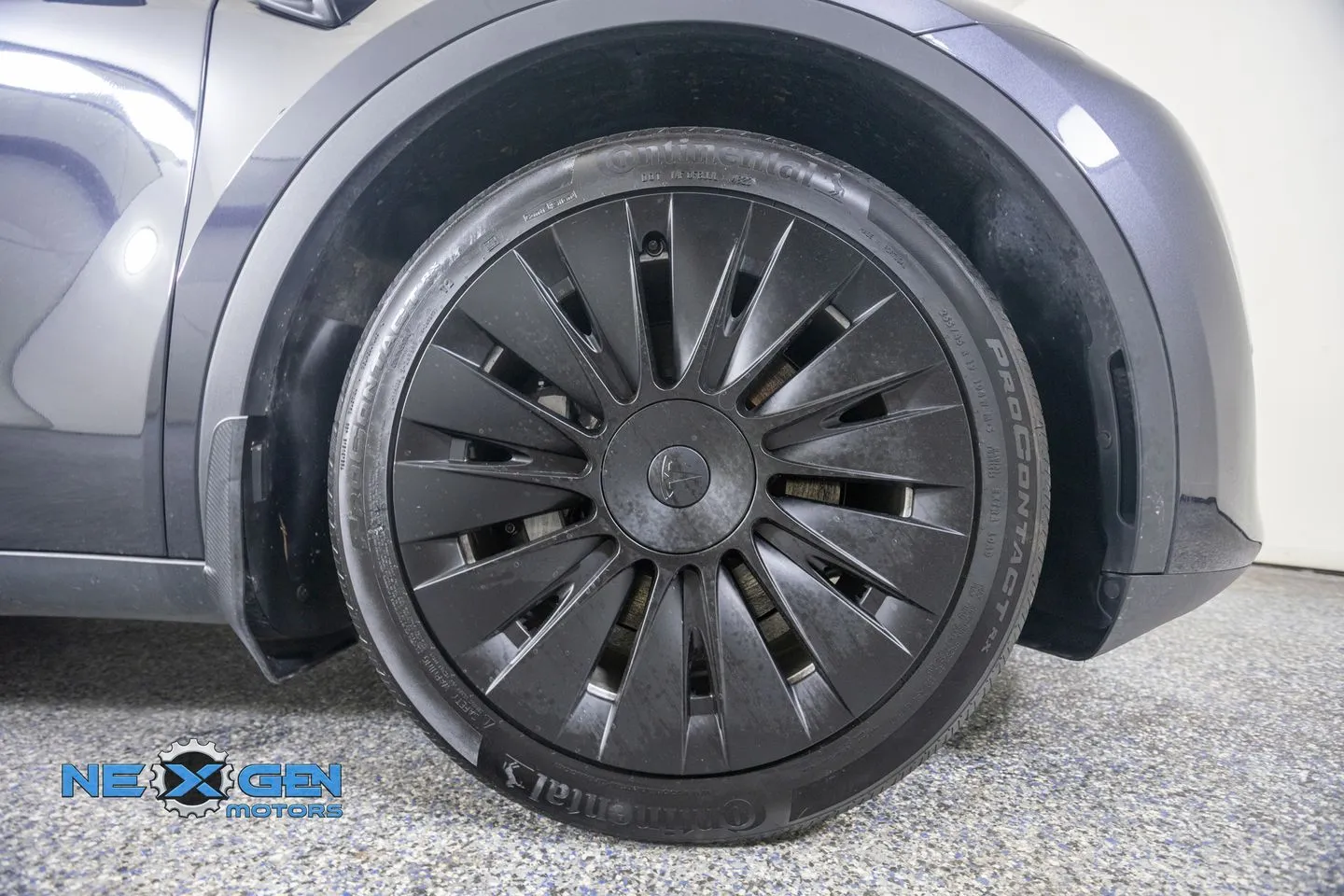 Tesla Model Y photo 43