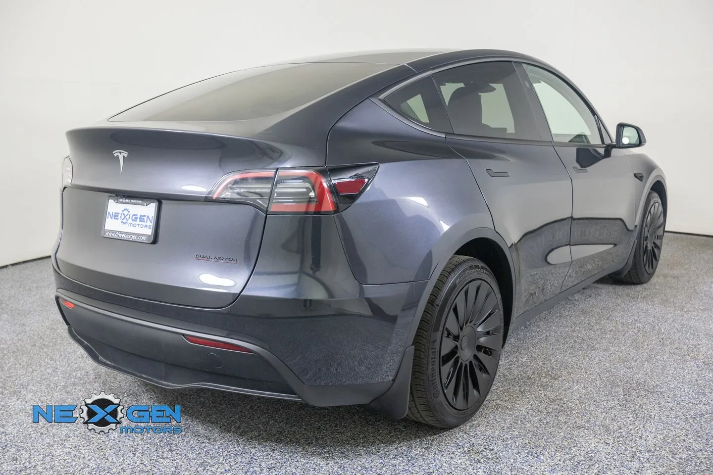 Tesla Model Y photo 8