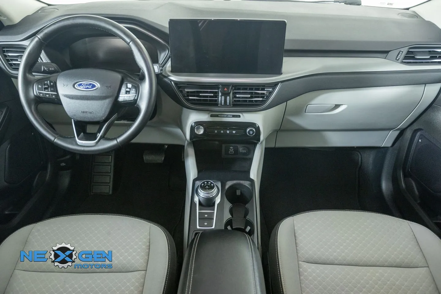 Ford Escape photo 3