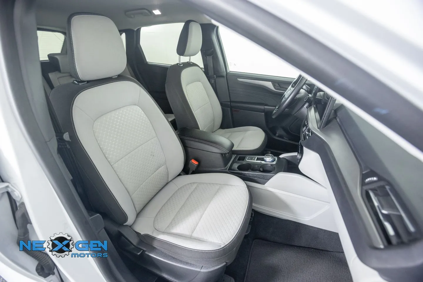 Ford Escape photo 9