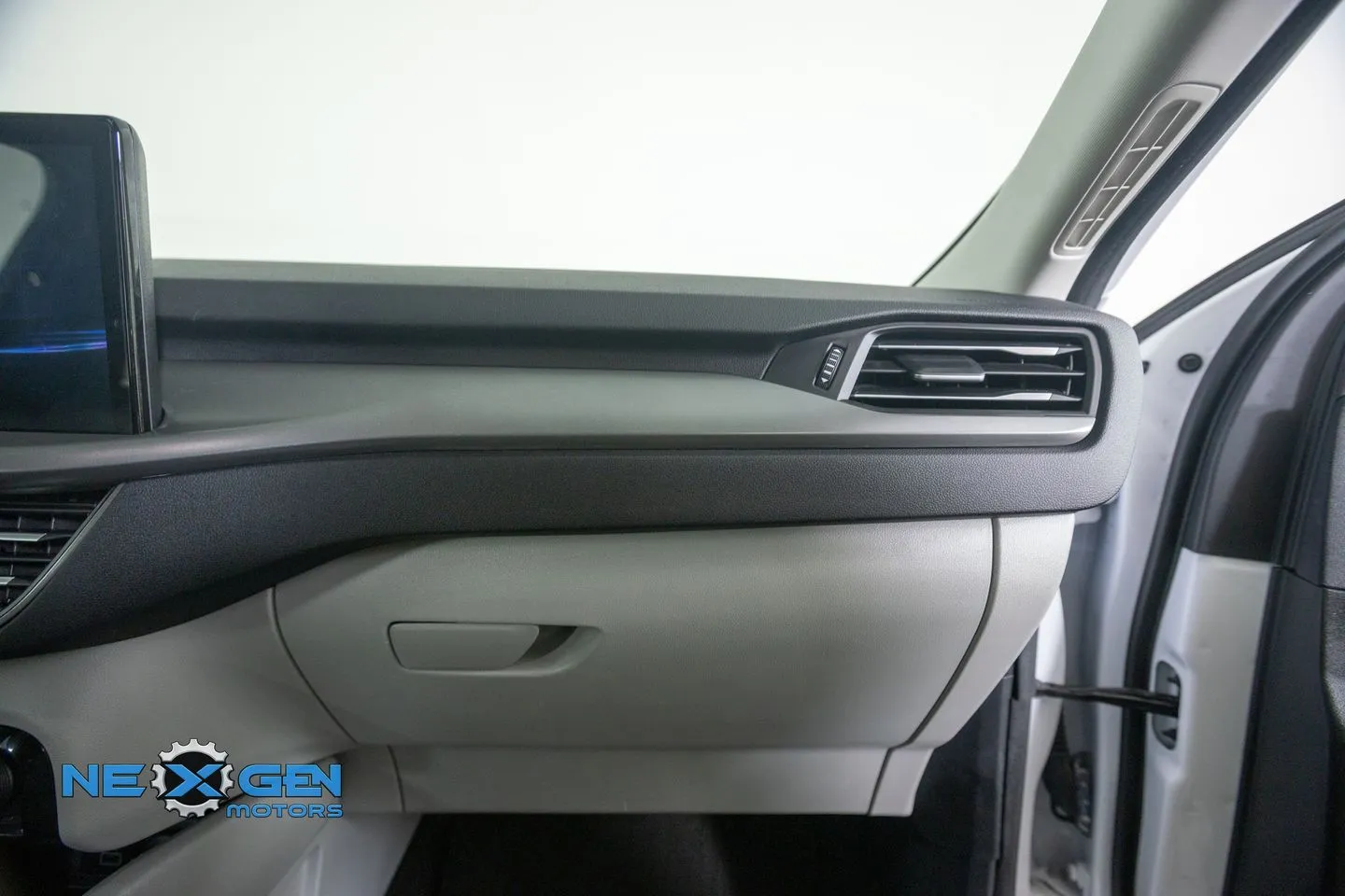 Ford Escape photo 8