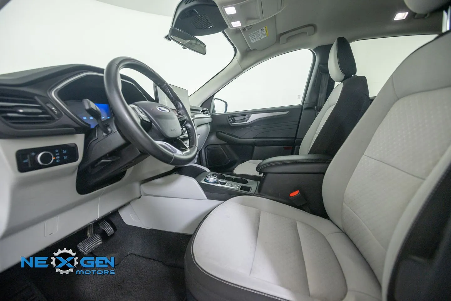 Ford Escape photo 12