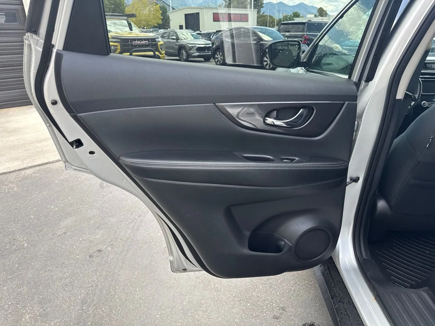 Nissan Rogue photo 16