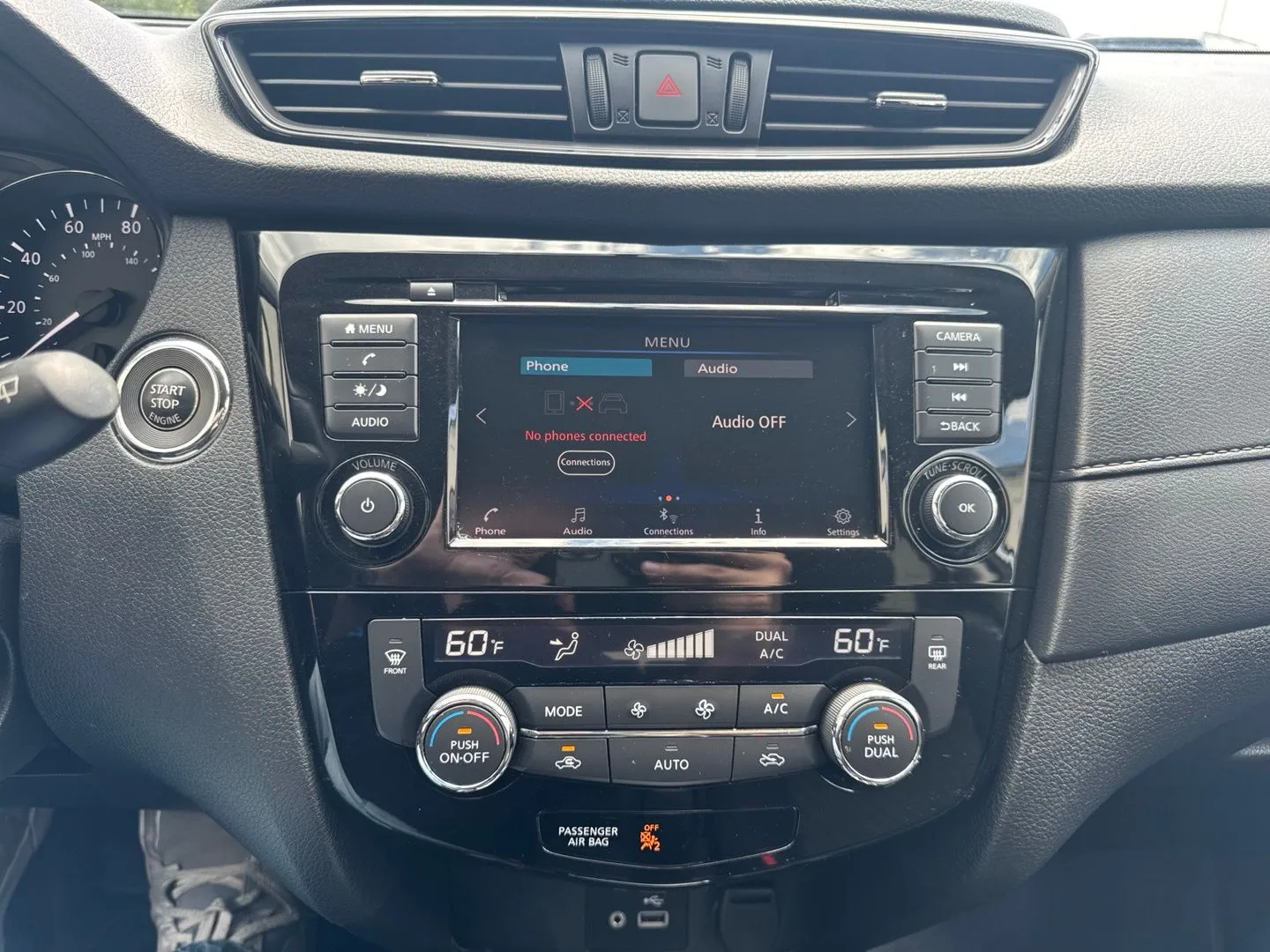 Nissan Rogue photo 25