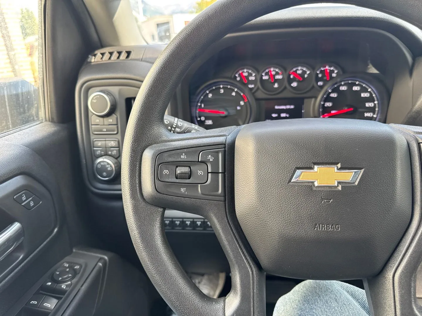 Chevrolet Silverado photo 22
