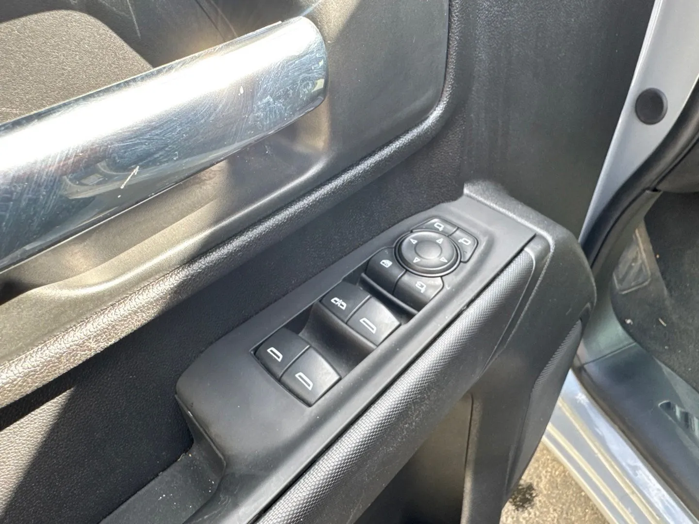 Chevrolet Silverado photo 19