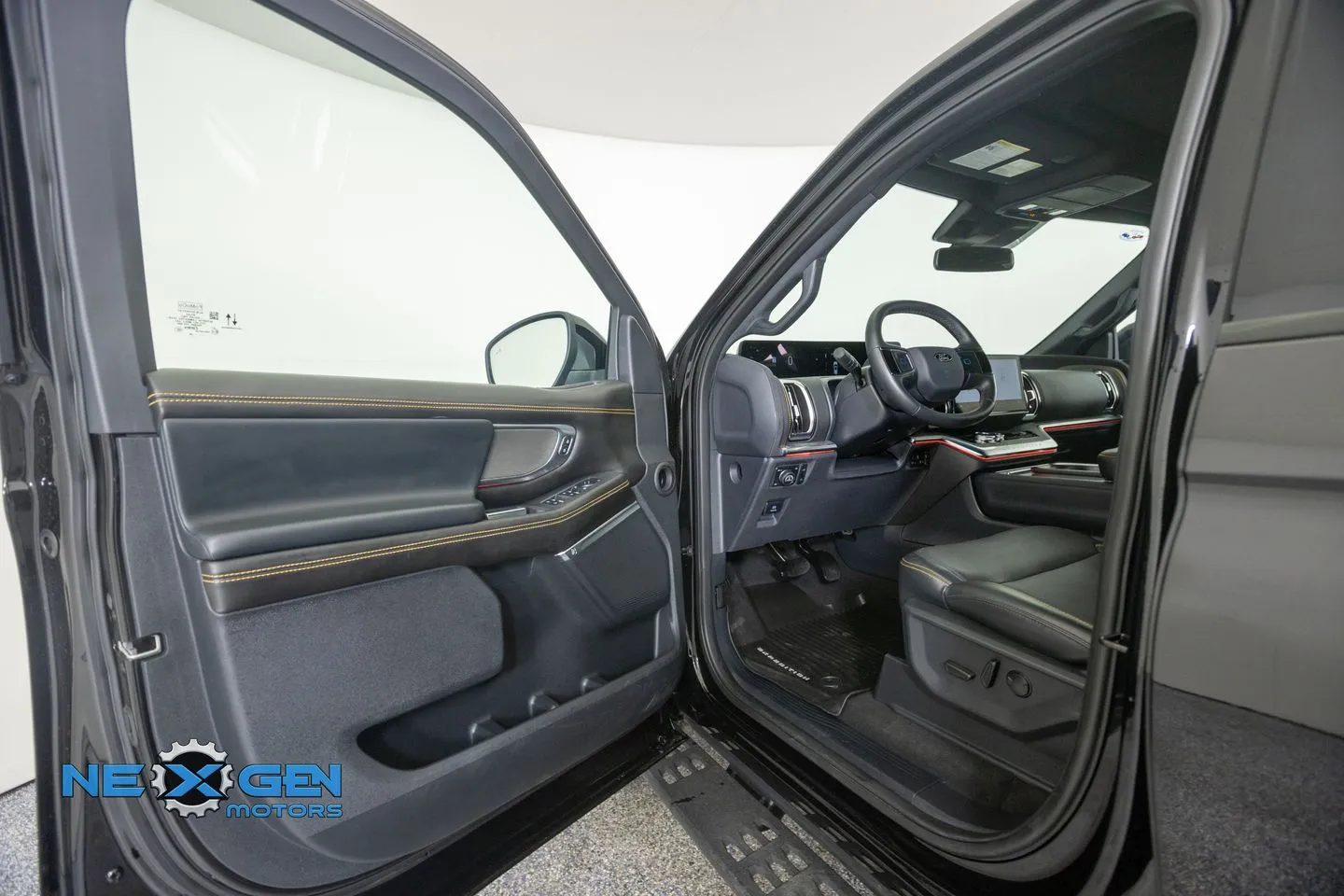 Ford Expedition photo 12
